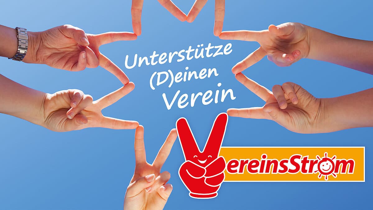 Finger mehrerer Personen bilden einen Stern auf blauem Himmel
